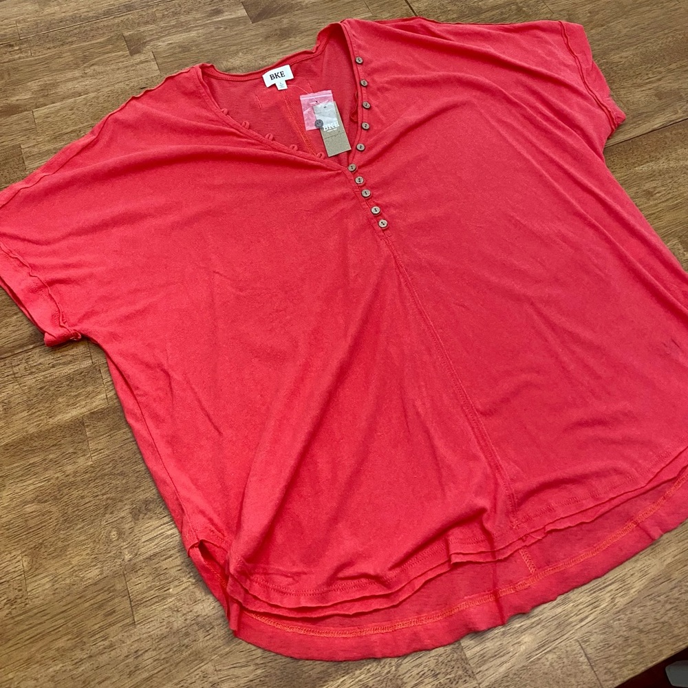 BKE women’s short sleeve Henley top.